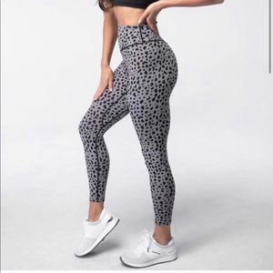 Medium midnight snow leopard leggings. Never worn